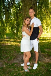 Natürliche Familienfotos mit kleinen Kindern